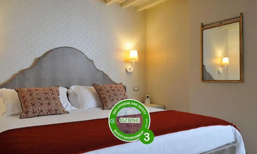 Room, Canto Degli Aranci, Florence