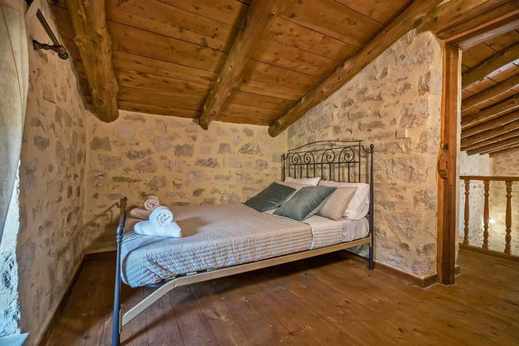 VILLA FIVE BEDROOMS WITH PRIVATE POOL Room, Villa Kalliopi, Crete