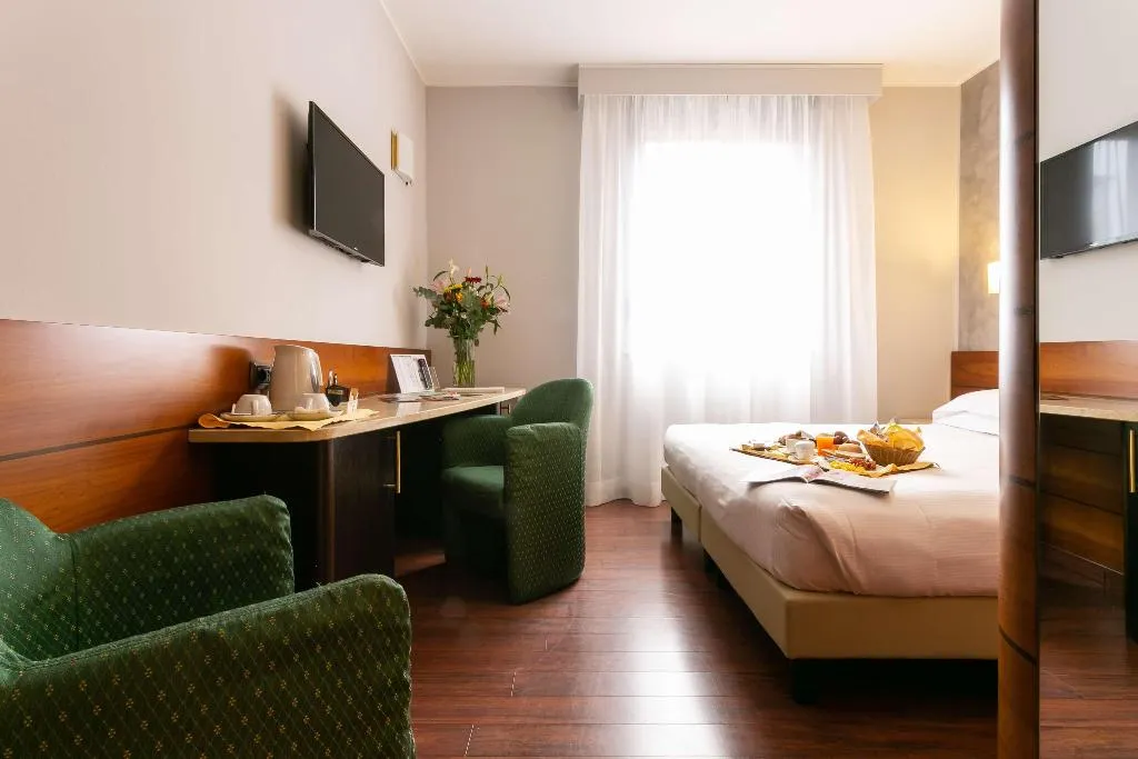 DOUBLE KING SIZE BED Room, Hotel Mirage Sure Hotel Collection by Best Western, Milan