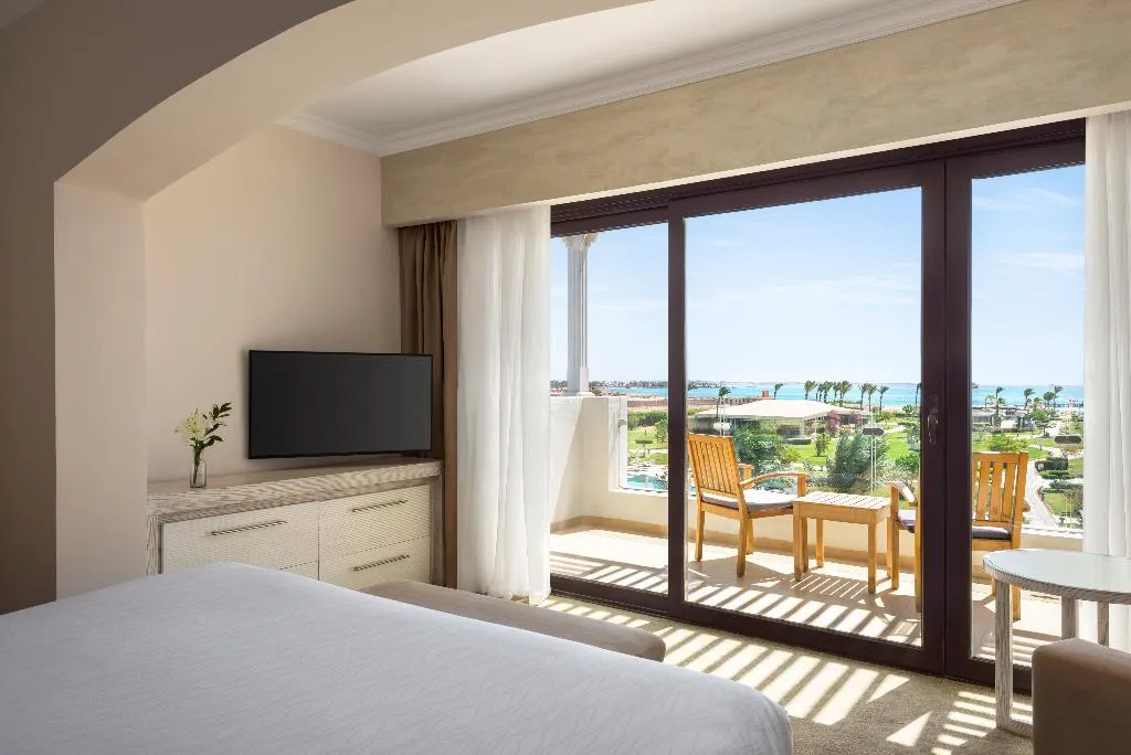 SUITE DELUXE SEA VIEW Room, Mövenpick Waterpark Resort & Spa Soma Bay, Red Sea Riviera