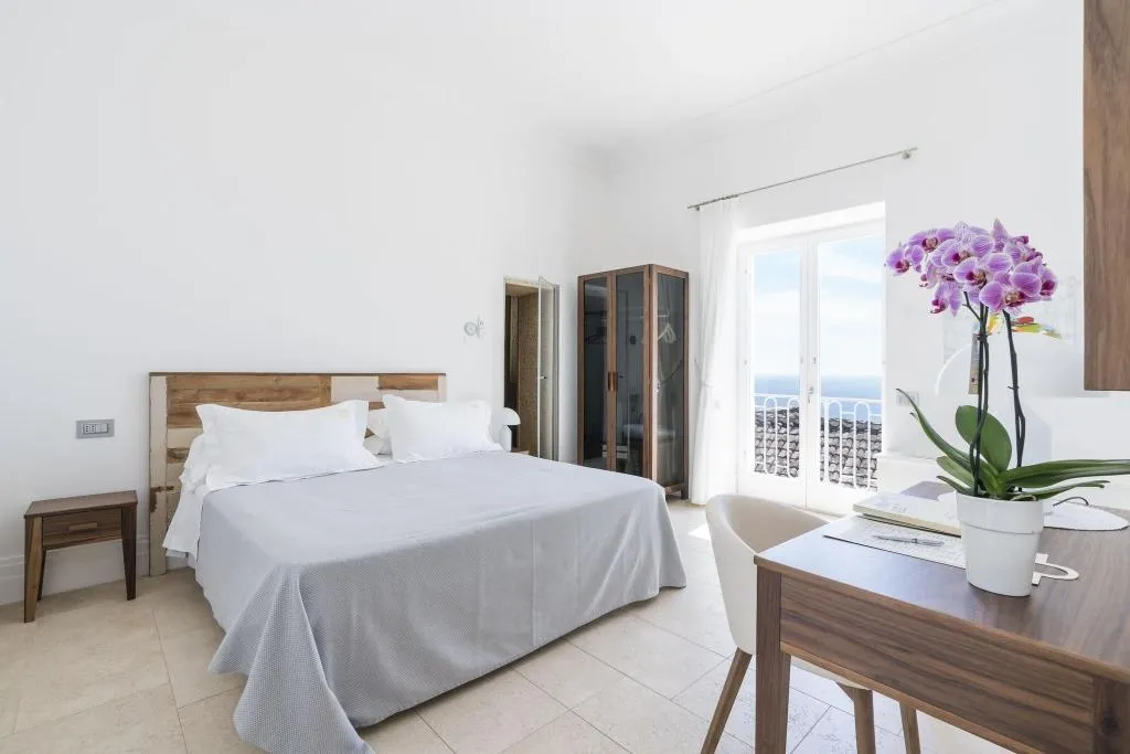 DOUBLE QUEEN SIZE BED Room, Villa Magia, Naples
