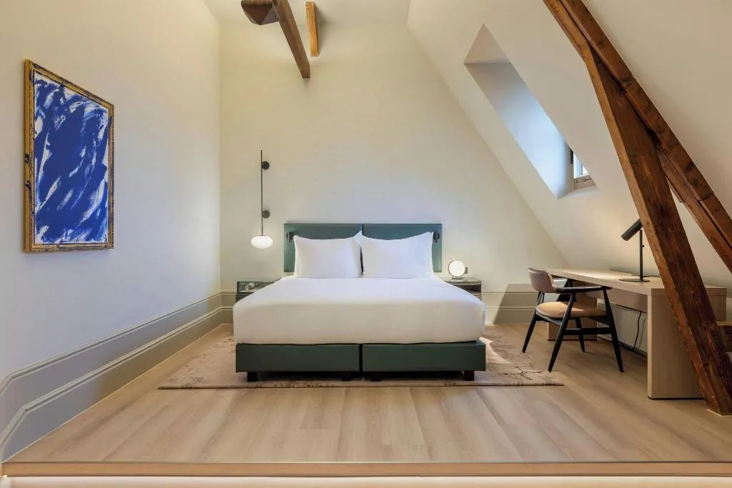 JUNIOR SUITE KING SIZE BED Room, College Hotel Amsterdam, Autograph Collection, Amsterdam