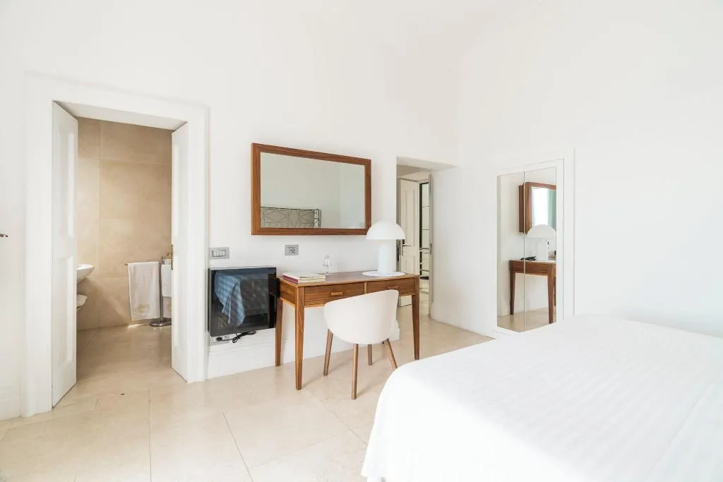 DOUBLE QUEEN SIZE BED Room, Villa Magia, Naples