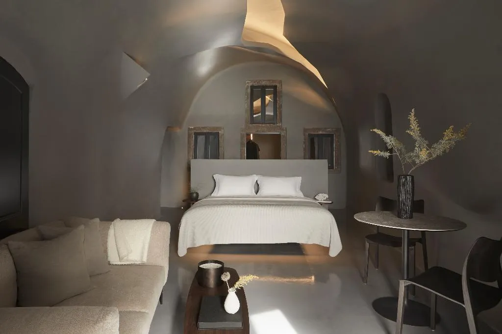 SUITE WITH PRIVATE POOL Room, Kivotos Santorini, Santorini