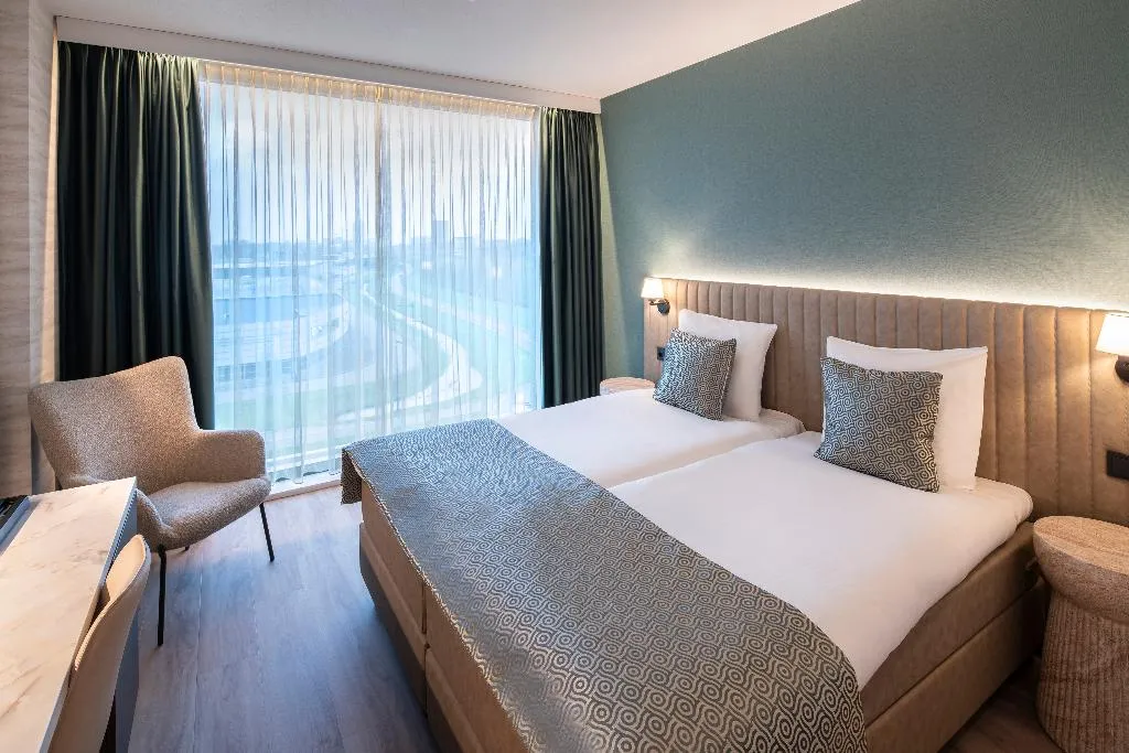 TWIN DELUXE Room, Ozo Hotels De President Amsterdam Schiphol Airport, Amsterdam
