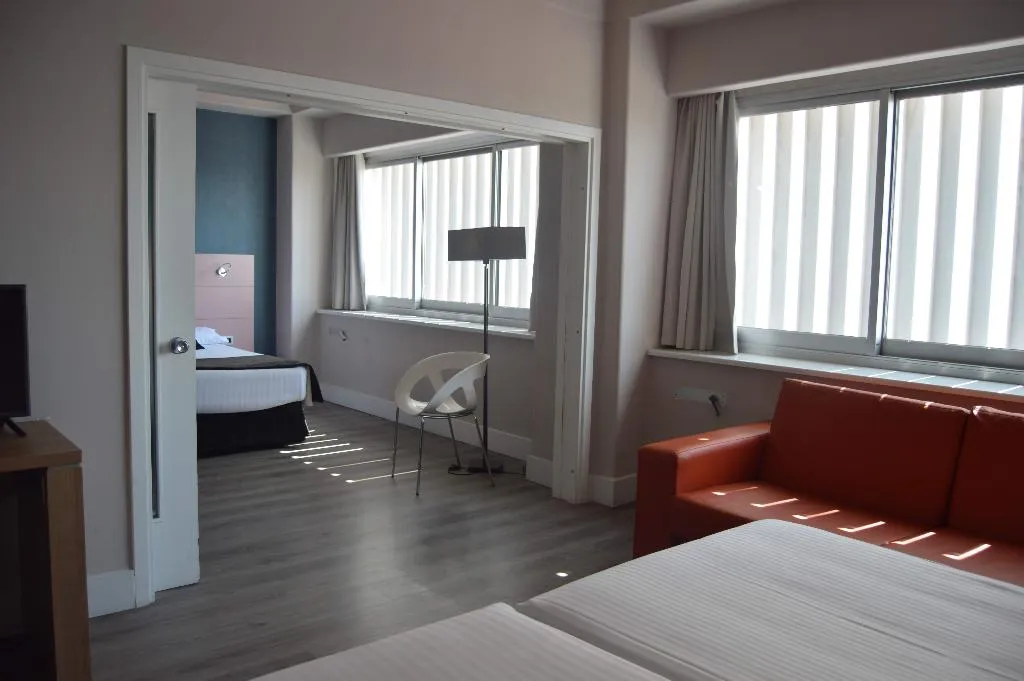 FAMILY ROOM STANDARD Room, Hotel Chamartin the One, Madrid
