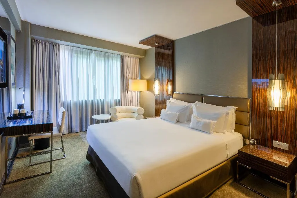 DOUBLE DELUXE KING BED Room, Altis Grand Hotel, Lisbon