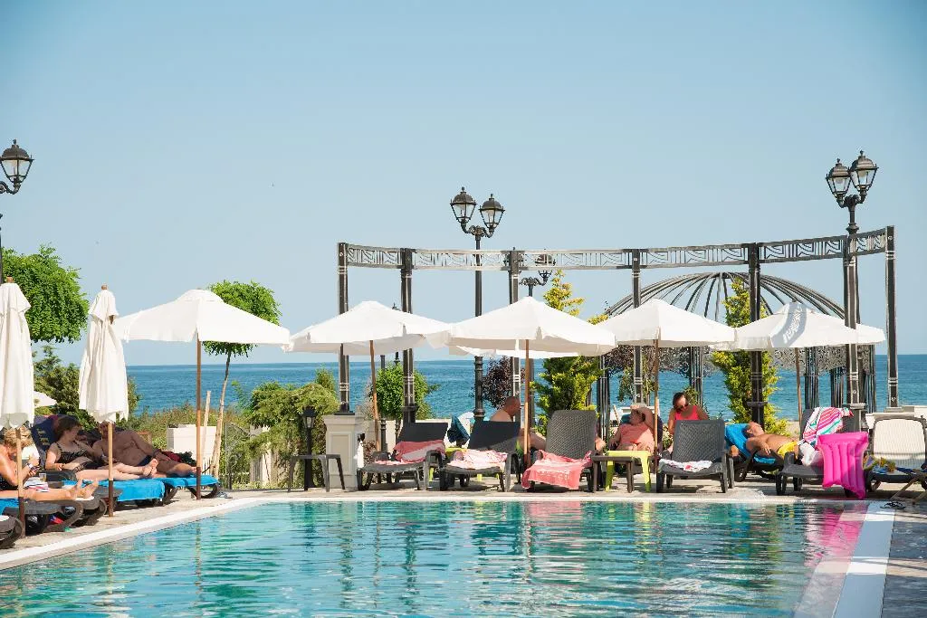 Pool, Marina Sands, Bourgas