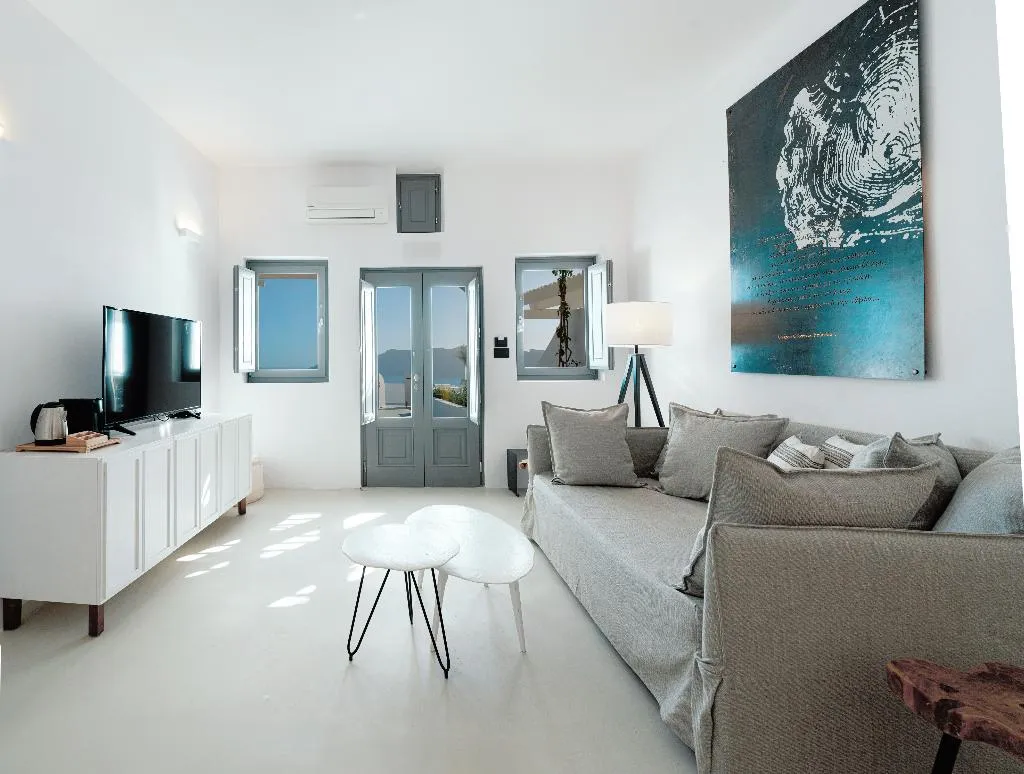 HOUSE WITH JACUZZI Room, IKIES Santorini, Santorini