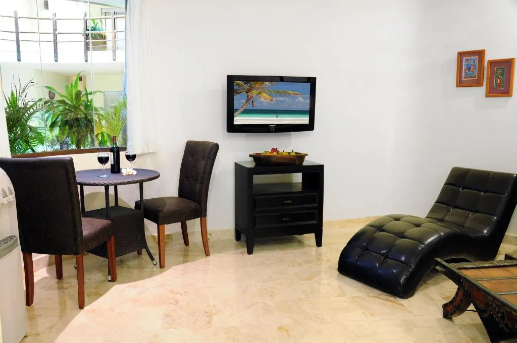 Room DELUXE KING BED Room, El Taj Ocean Front and Beachside Condo Hotel, Playa Del Carmen