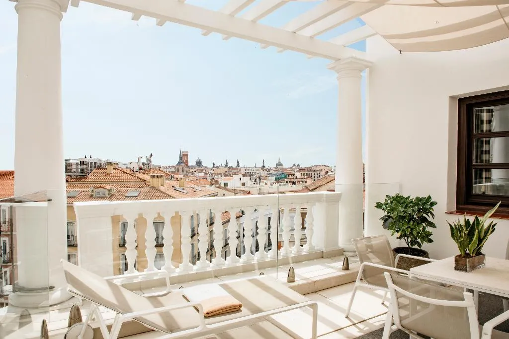 JUNIOR SUITE WITH TERRACE Room, Palacio de los Duques Gran Meliá, Madrid