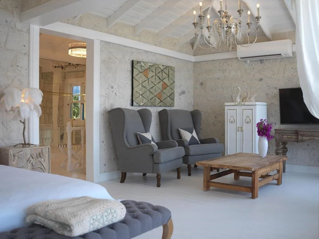 Room, Sabrina's Haus, Dalaman