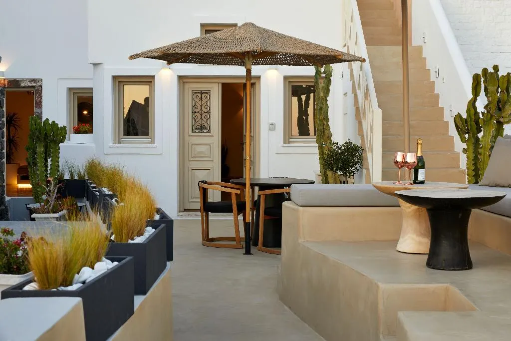 SUITE DELUXE WITH JACUZZI Room, You And Me Suites, Santorini