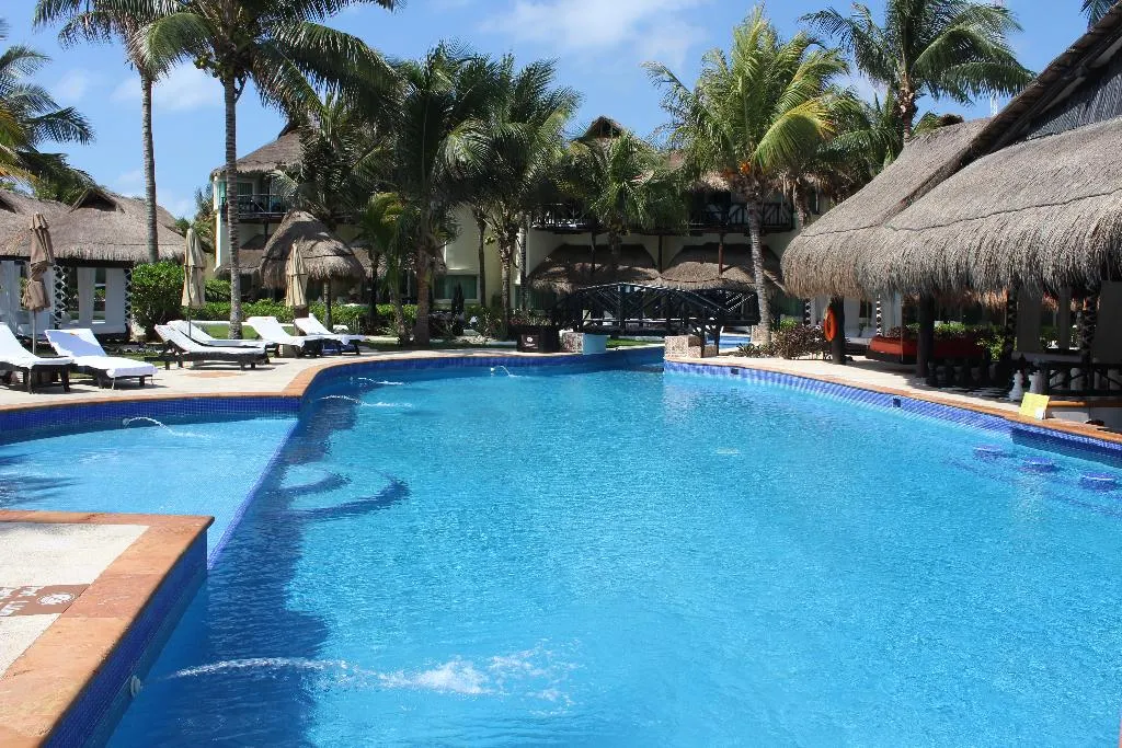 Bar, El Dorado Casitas Royale Spa Resorts All Inclusive, Cancun Area