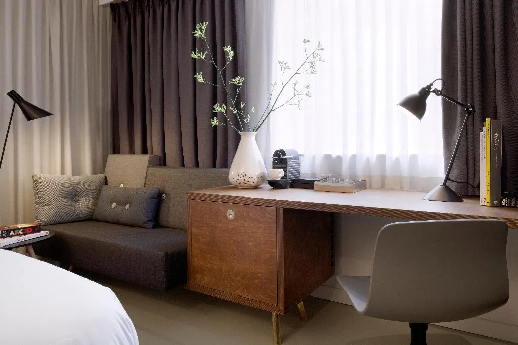 DOUBLE DELUXE Room, Ink Hotel Amsterdam - MGallery Collection, Amsterdam