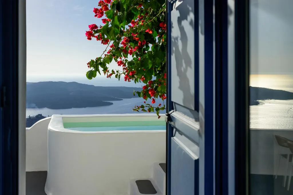 APARTMENT DELUXE WITH JACUZZI Room, Kamares Apartments, Santorini