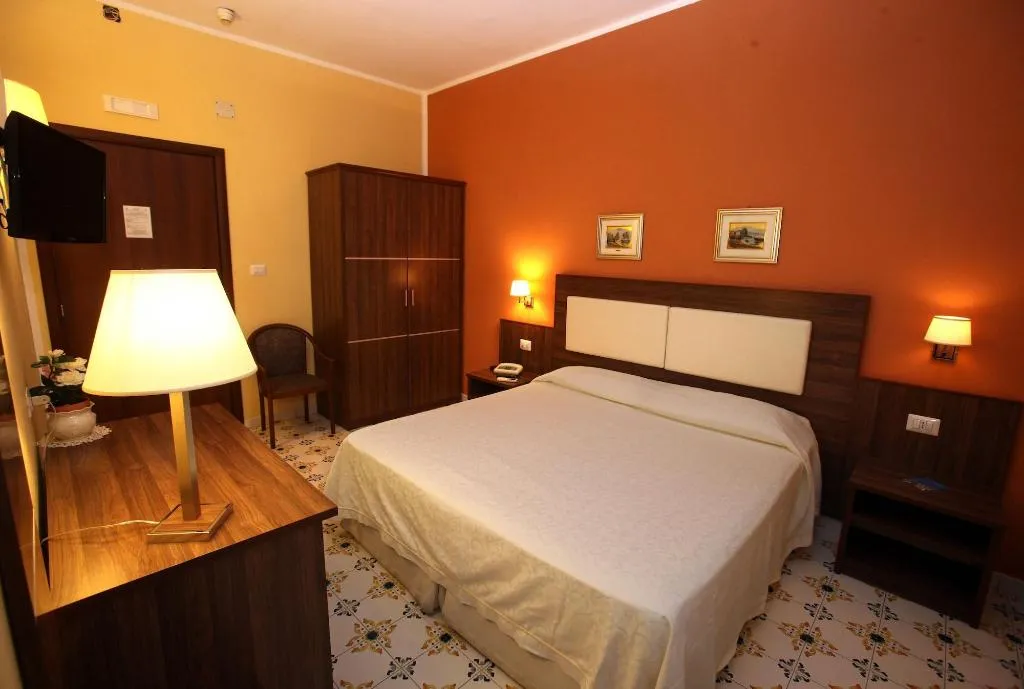 Room, Hotel Del Sole, Naples