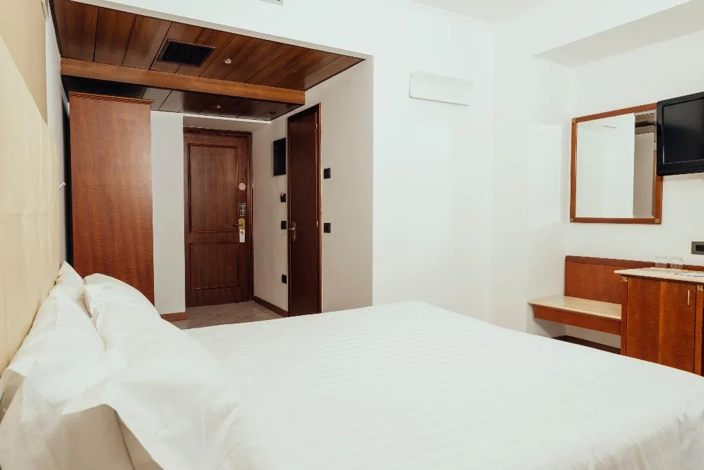 Double or Twin basement Room, Grand Hotel Telese, Naples