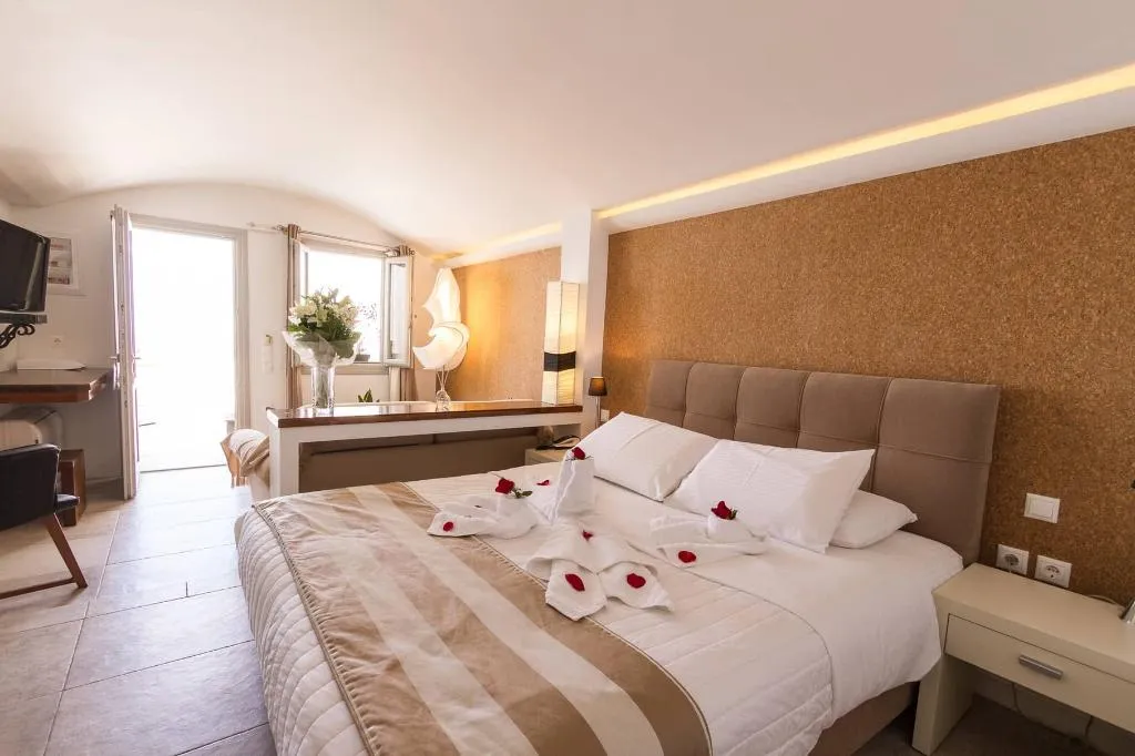 SUITE HONEYMOON Room, Galaxy Suites & Villas, Santorini