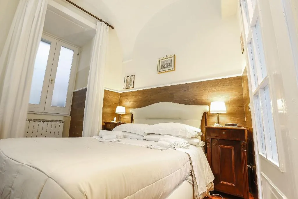 Room, Home Marty, Naples