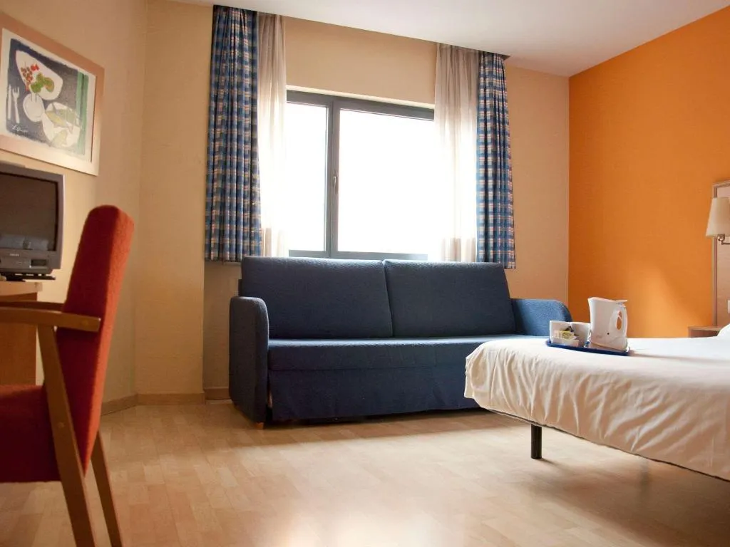 FAMILY ROOM CAPACITY 2 Room, Travelodge Barcelona Fira, Barcelona