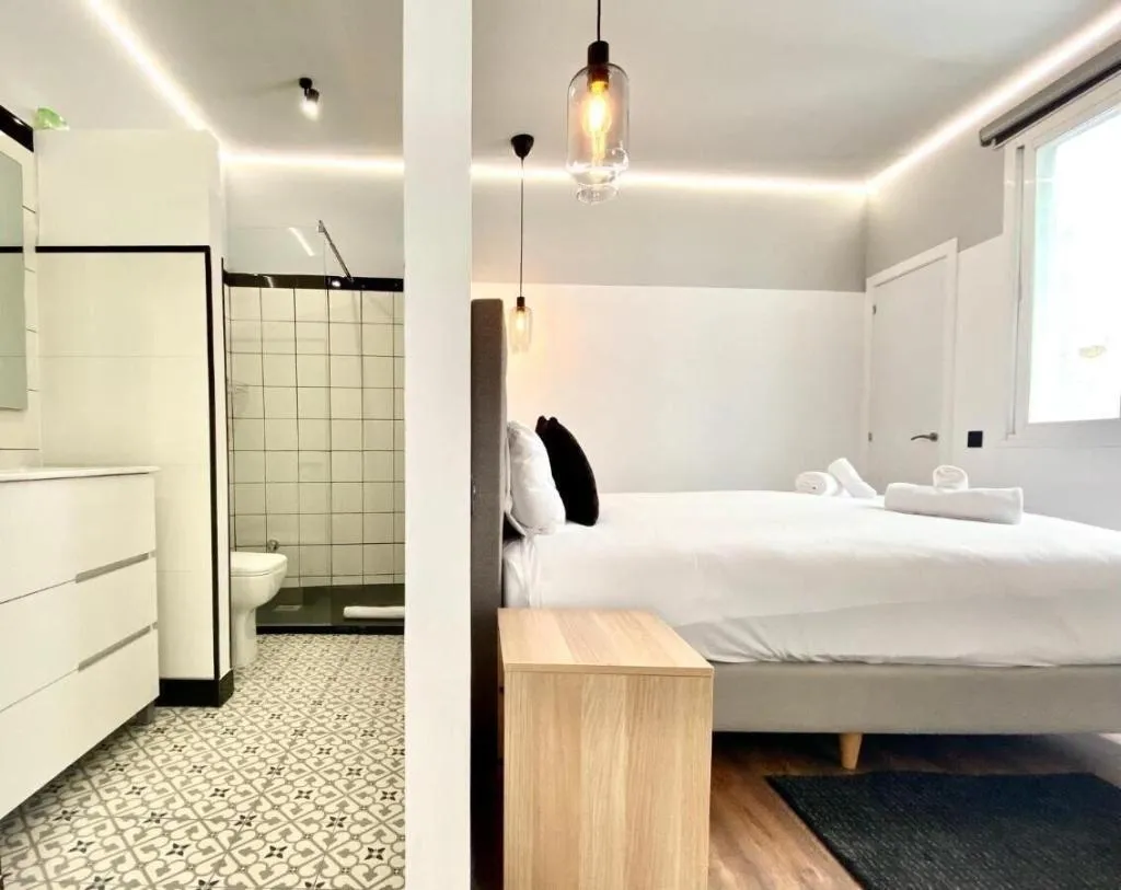Room, Montera Center Madrid, Madrid