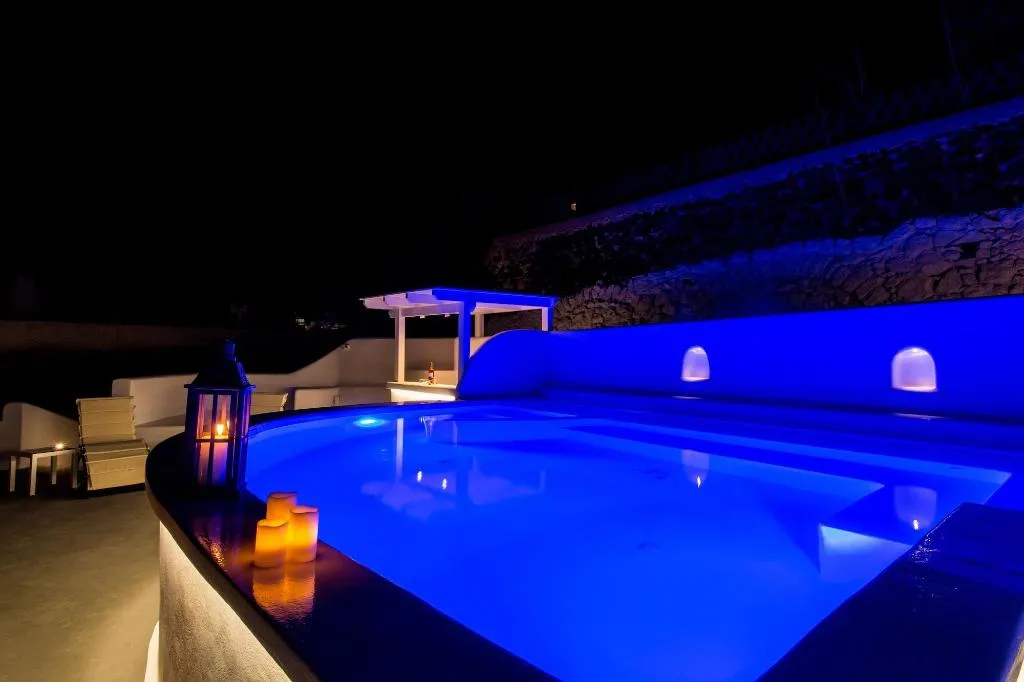 Sports and Entertainment, Boutique 88 Fira, Santorini