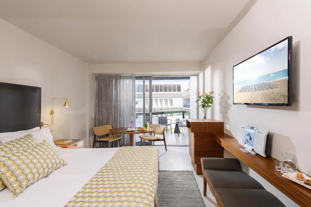 Double or Twin PARTIAL OCEAN VIEW TWO DOUBLE BEDS Room, Aquila Porto Rethymno, Crete