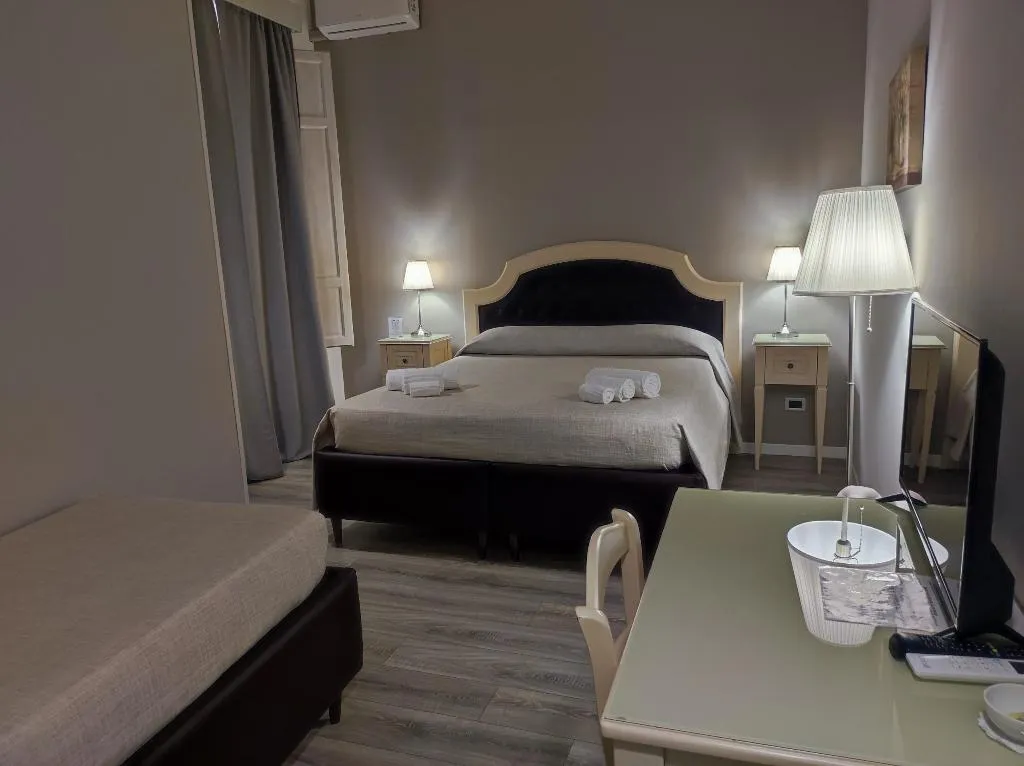 TRIPLE STANDARD Room, La Collegiata, Catania