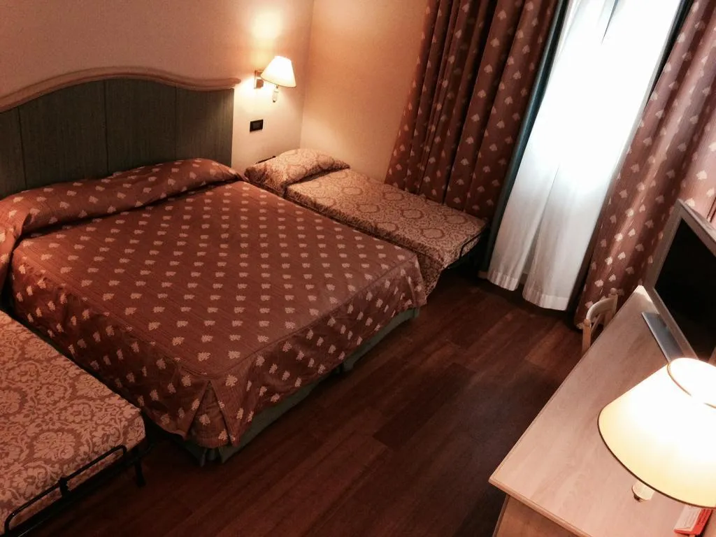 QUADRUPLE STANDARD Room, Green Park Hotel, Rome