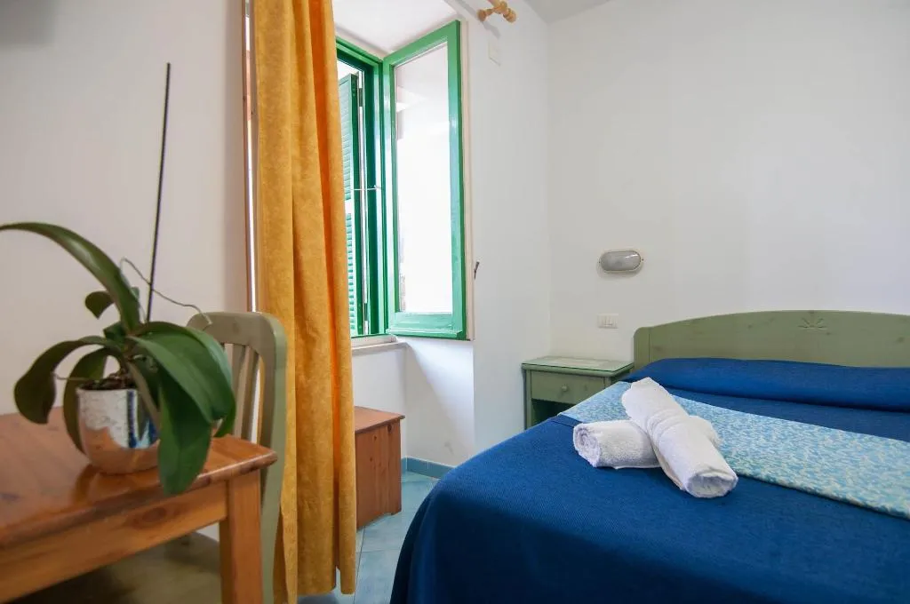 Room, Albergo Macrì, Naples