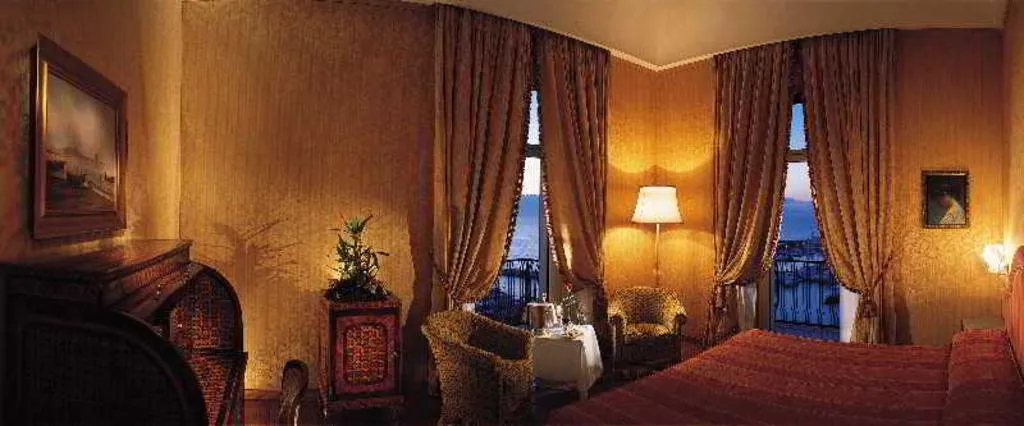 Room, Grand Hotel Vesuvio Naples, Naples
