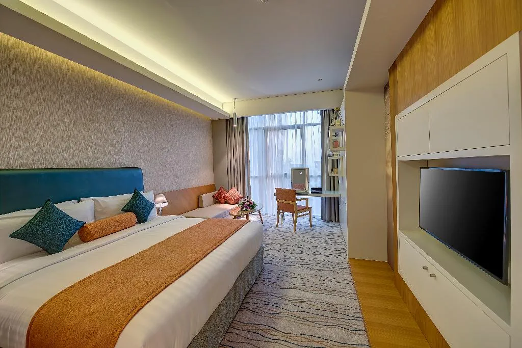 DOUBLE DELUXE Room, Royal Continental Hotel, Dubai
