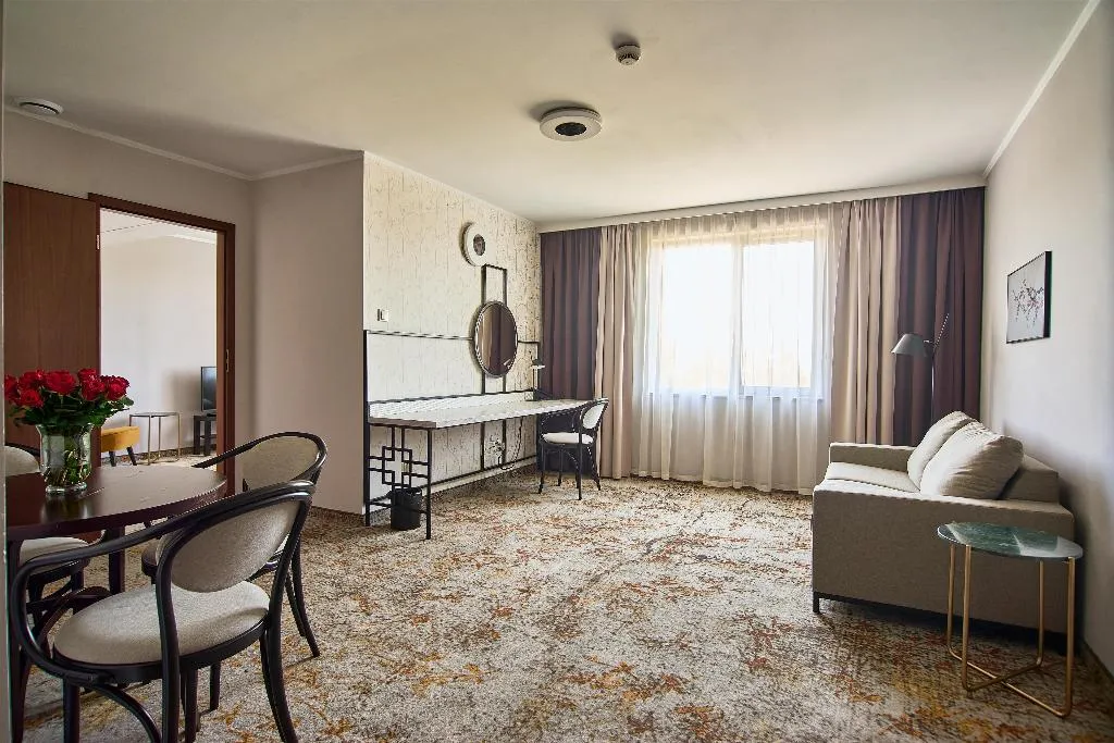 JUNIOR SUITE KING SIZE BED Room, Metropolo By Golden Tulip, Krakow