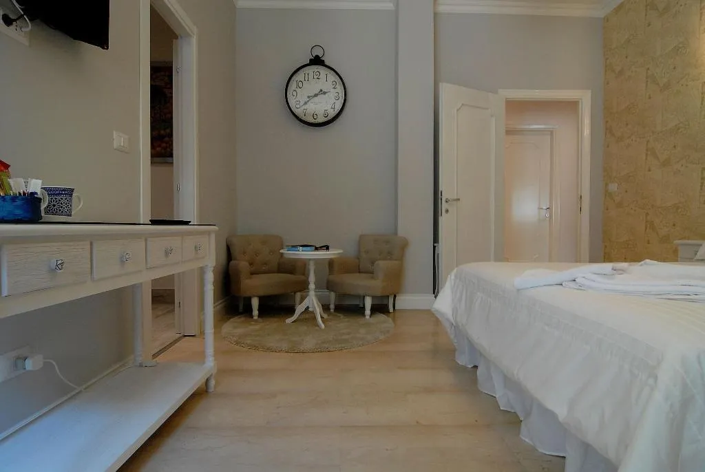 Room, Tiburtina Garden, Rome