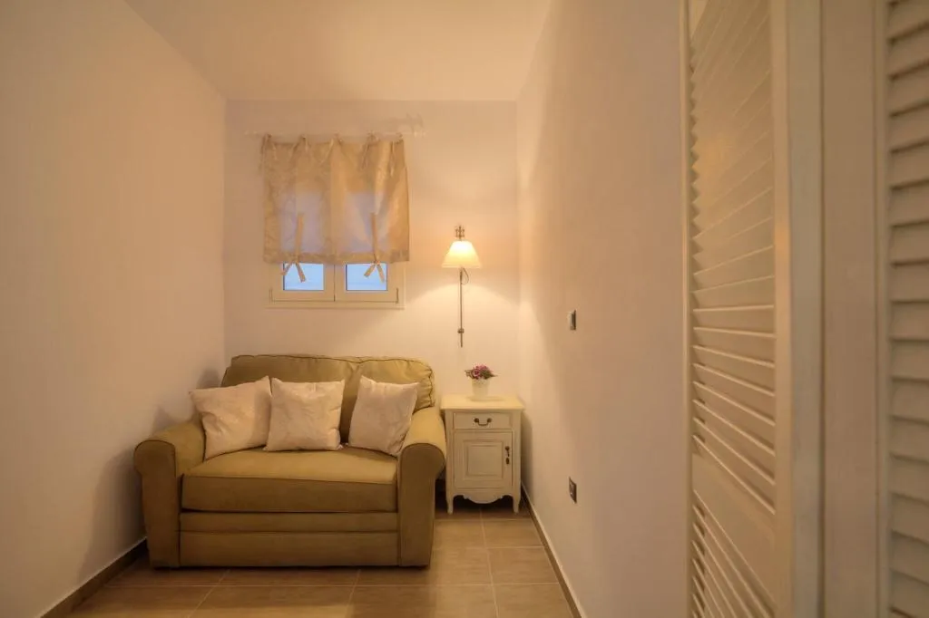 Room, Miland Suites, Santorini