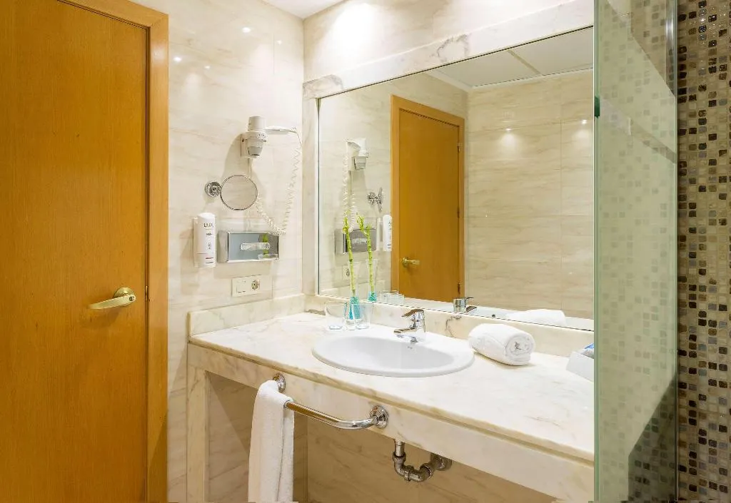 FAMILY ROOM STANDARD Room, Hotel Elche Centro Affiliated by Melia, Costa Blanca