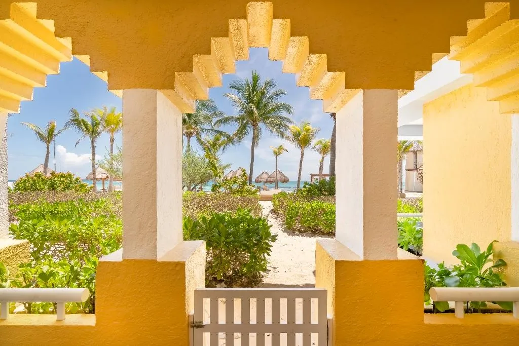 JUNIOR SUITE OCEAN FRONT Room, Iberostar Waves Paraiso del Mar All Inclusive, Cancun Area