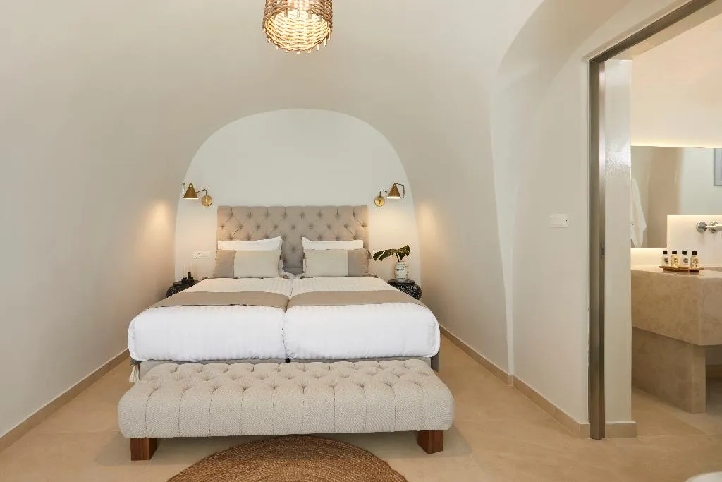 VILLA WITH PRIVATE POOL Room, Celestia Grand, Santorini