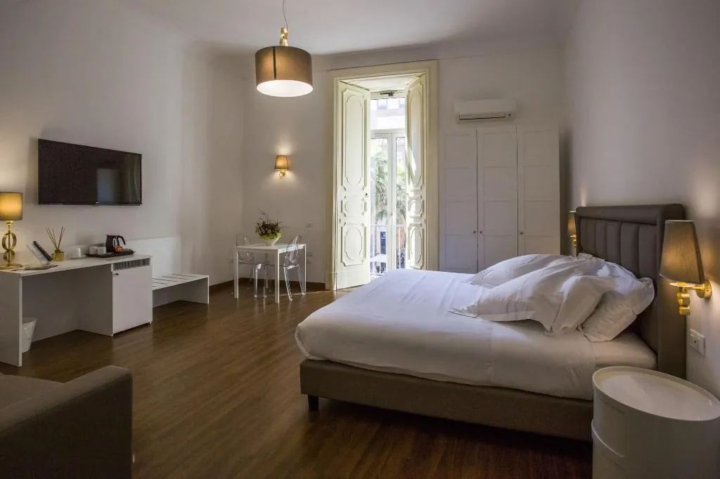 Room, Napoli Class, Naples