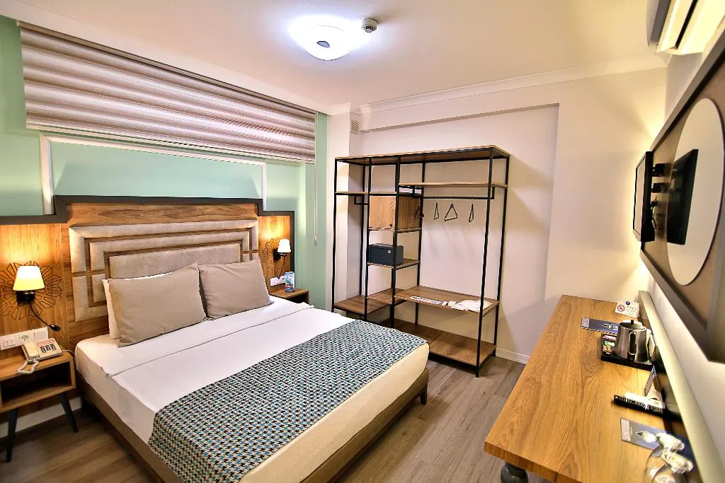 DOUBLE SINGLE USE ECONOMY Room, Club Big Blue Suite Hotel, Antalya