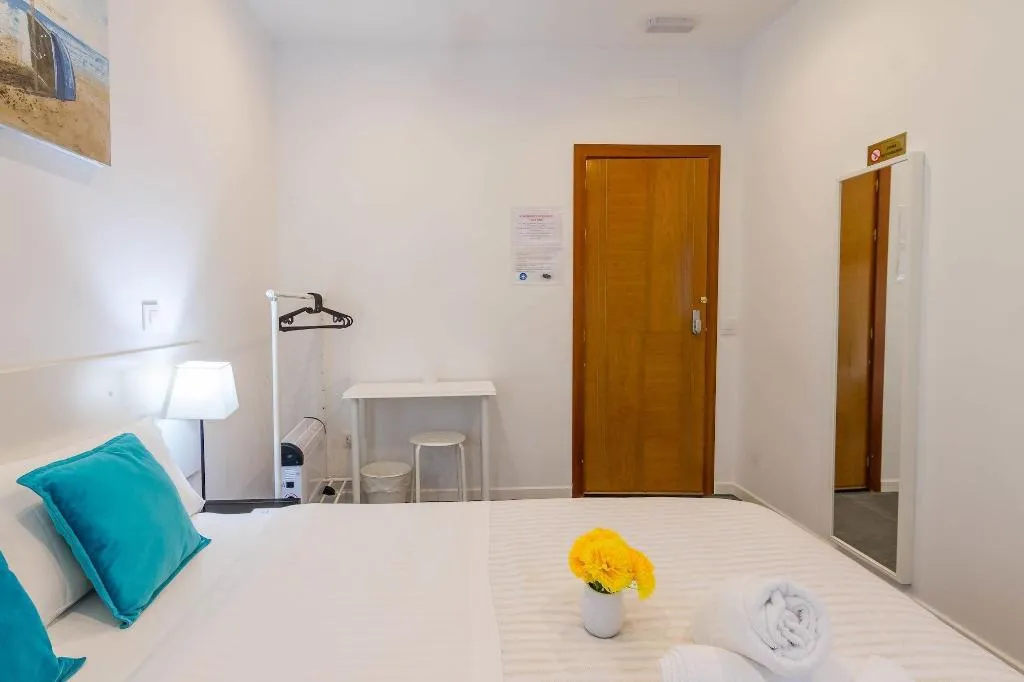 Room, A&Z Javier Cabrini, Madrid