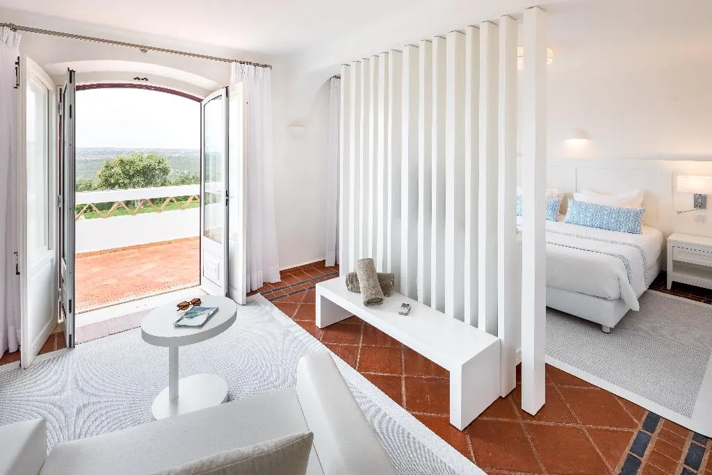 VILLA THREE BEDROOMS Room, Shantivillas, Algarve
