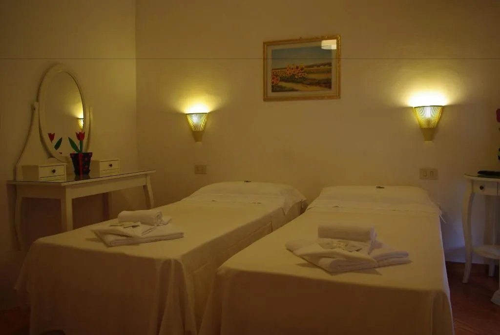Room, Il Girasole, Milan