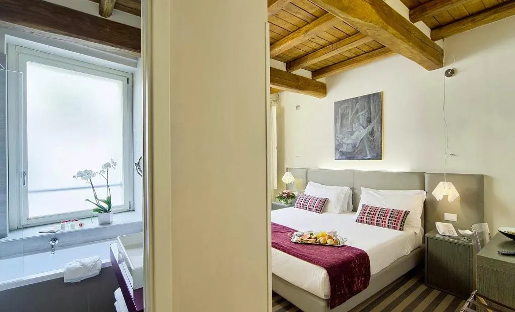 JUNIOR SUITE CAPACITY 1 Room, Trevi Palace Luxury Inn, Rome
