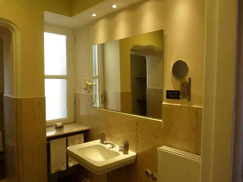 Room, B&B Il Ventre di Napoli, Naples