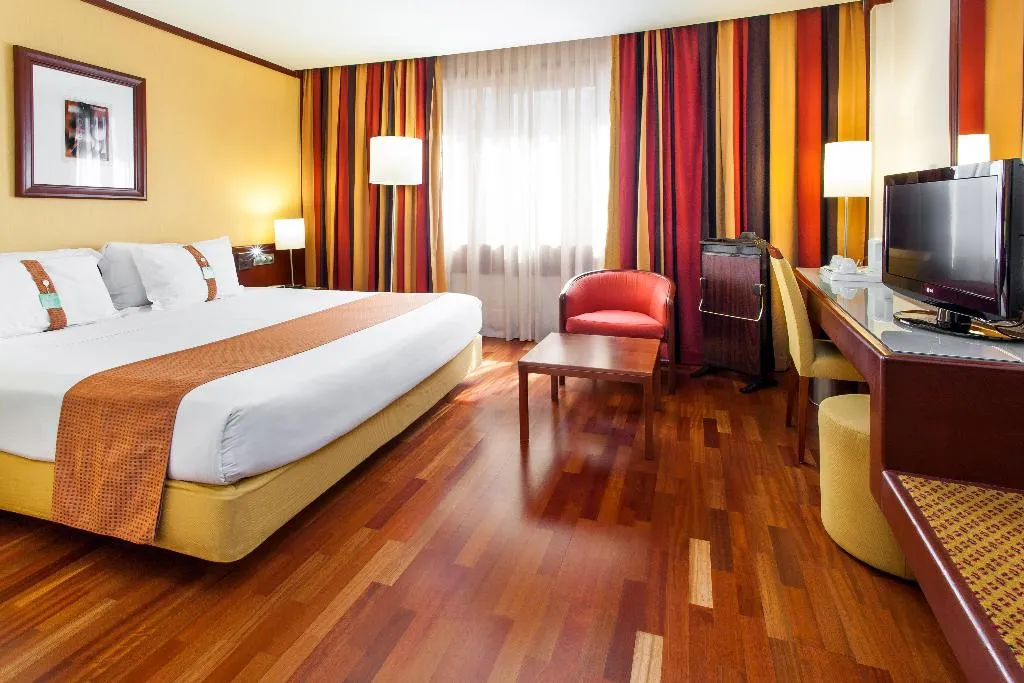 DOUBLE KING SIZE BED Room, Holiday Inn Lisbon Continental, Lisbon