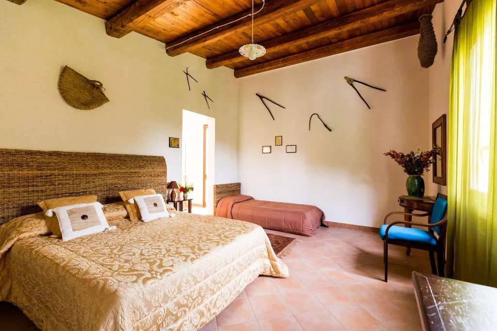 Room, Case di Latomie, Palermo