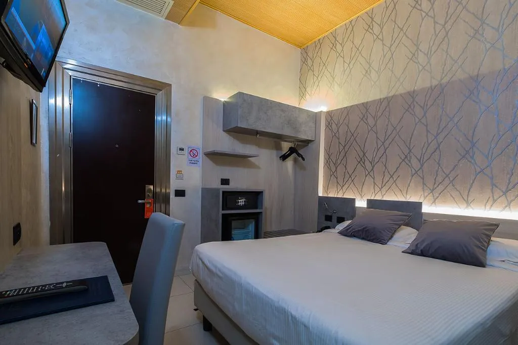 Room, Hotel Bolzano, Milan