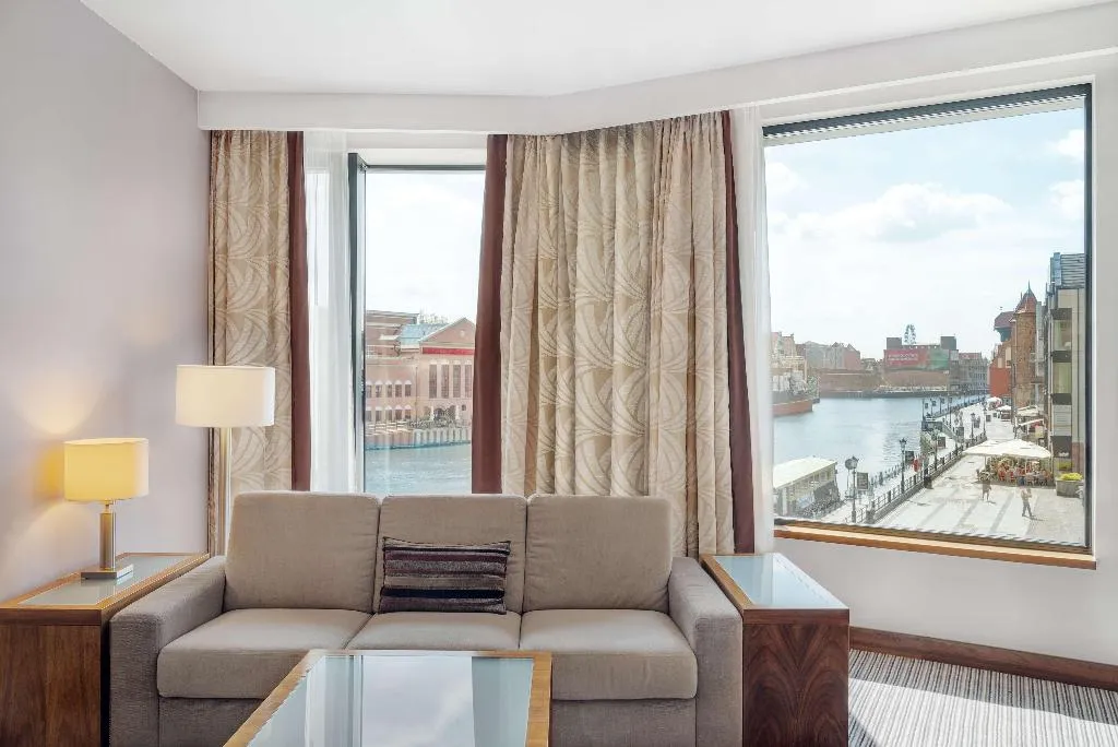 SUITE KING SIZE BED Room, Hilton Gdansk, Gdansk